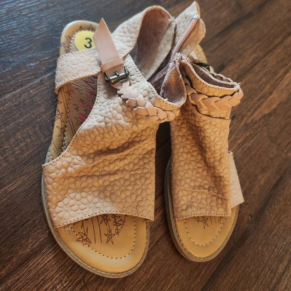Blowfish Malibu Kid's Blumoon sz 3 tan/nude - Picture 1 of 5